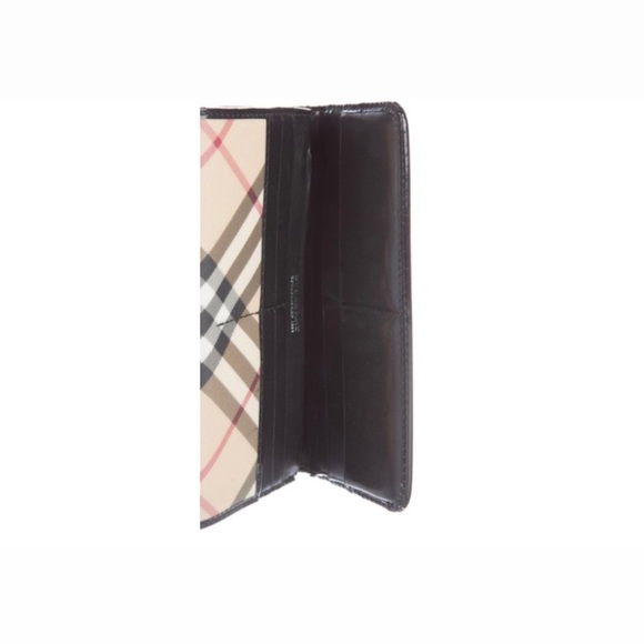 Burberry - Picture 3 of 3